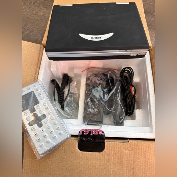 2007 RjTECH RJ-1700PDVX 7" Portable DVD MPEG4 Player w/ Card Reader & USB - Picture 9 of 12